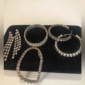 Gorgeous set of 4 pieces